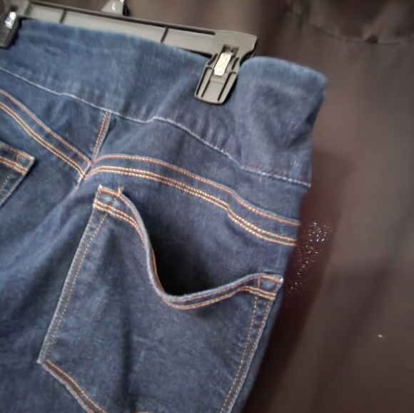 Style & Co. Women's Jean Capri Color Blue Size Large Gently Used - Picture 7 of 8